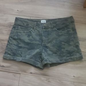 Sneakpeak shorts Camo size large